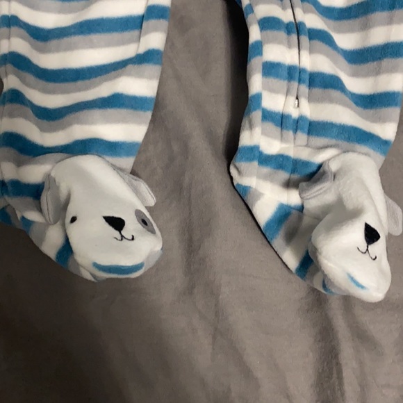 Carter’s pajamas - Picture 3 of 3